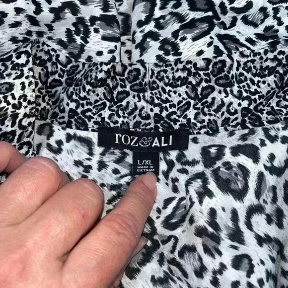 Roz and Ali open front jacket, kimono, tones of grey, animal print Silky feel - Picture 5 of 8